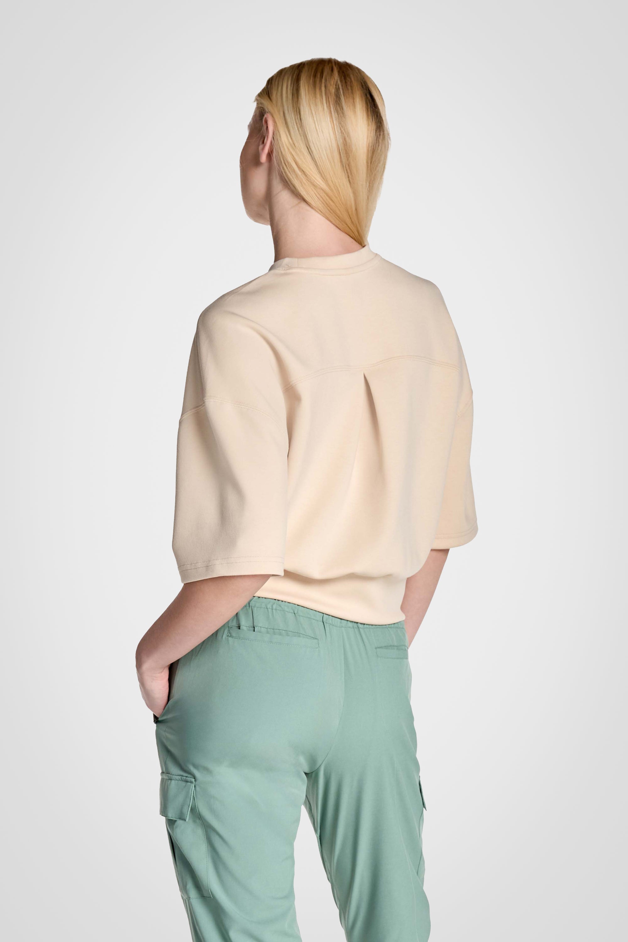 Stretch Knit Crew Neck Short Sleeve Top