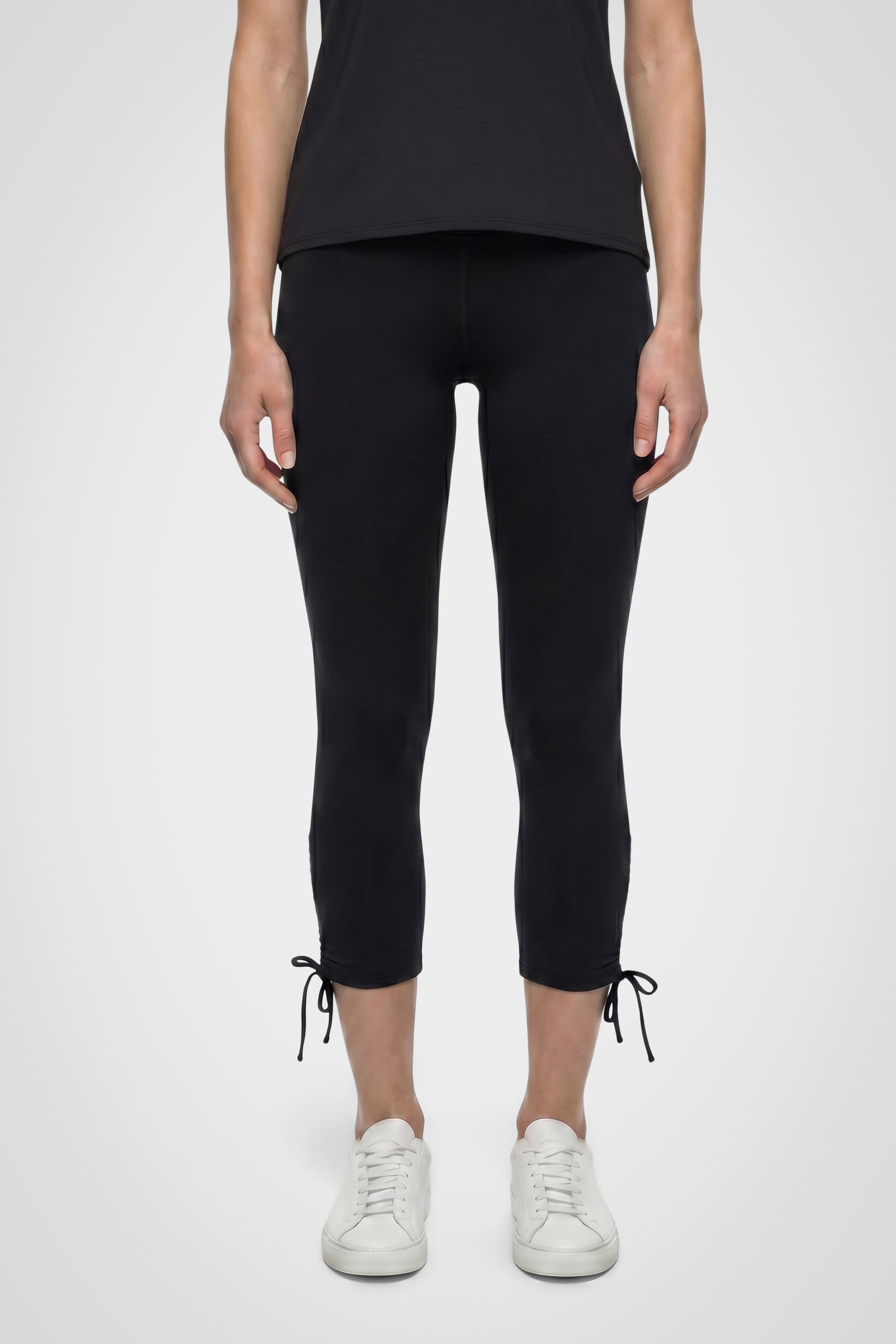 Zyvera Ruched Capri Legging