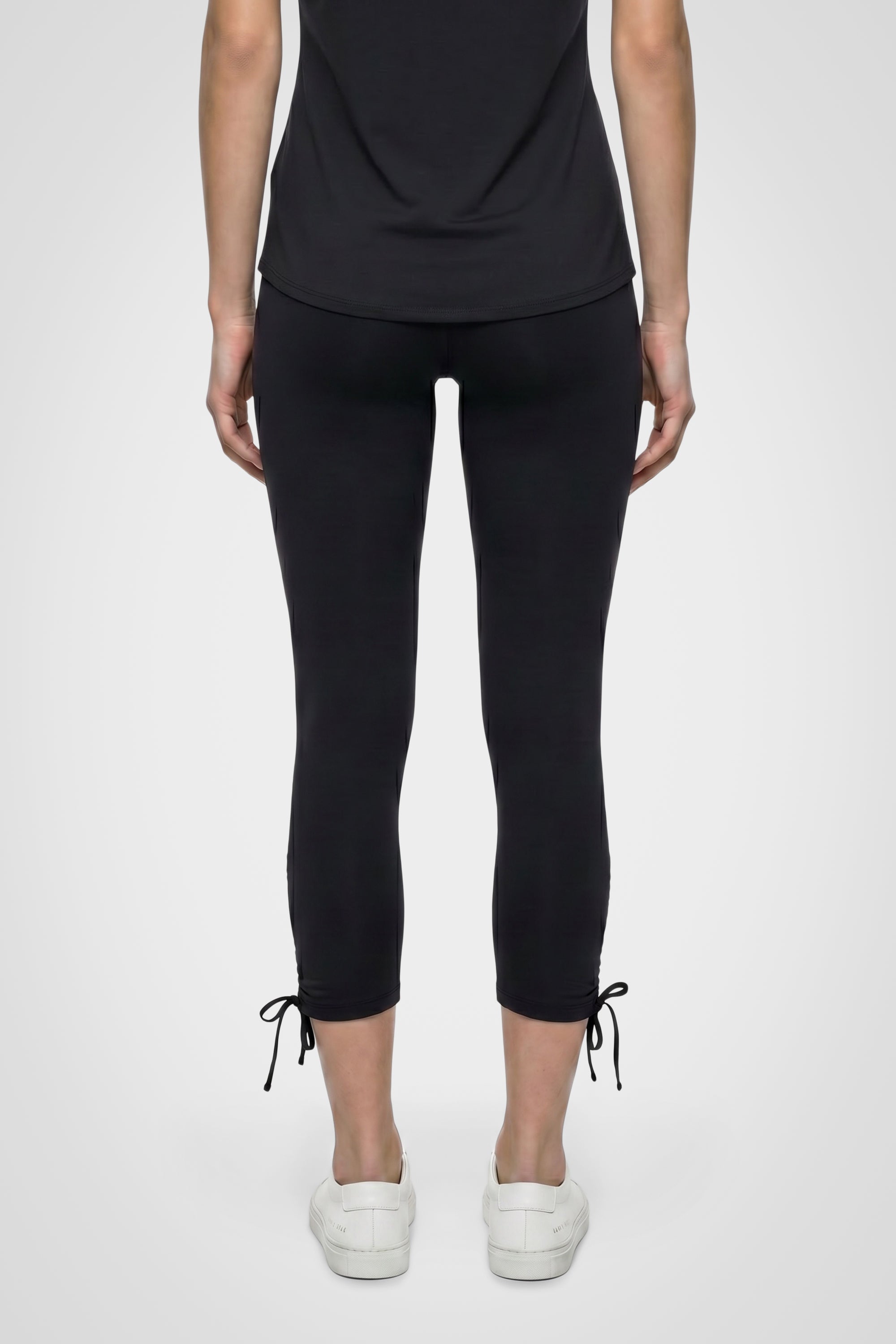 Zyvera Ruched Capri Legging
