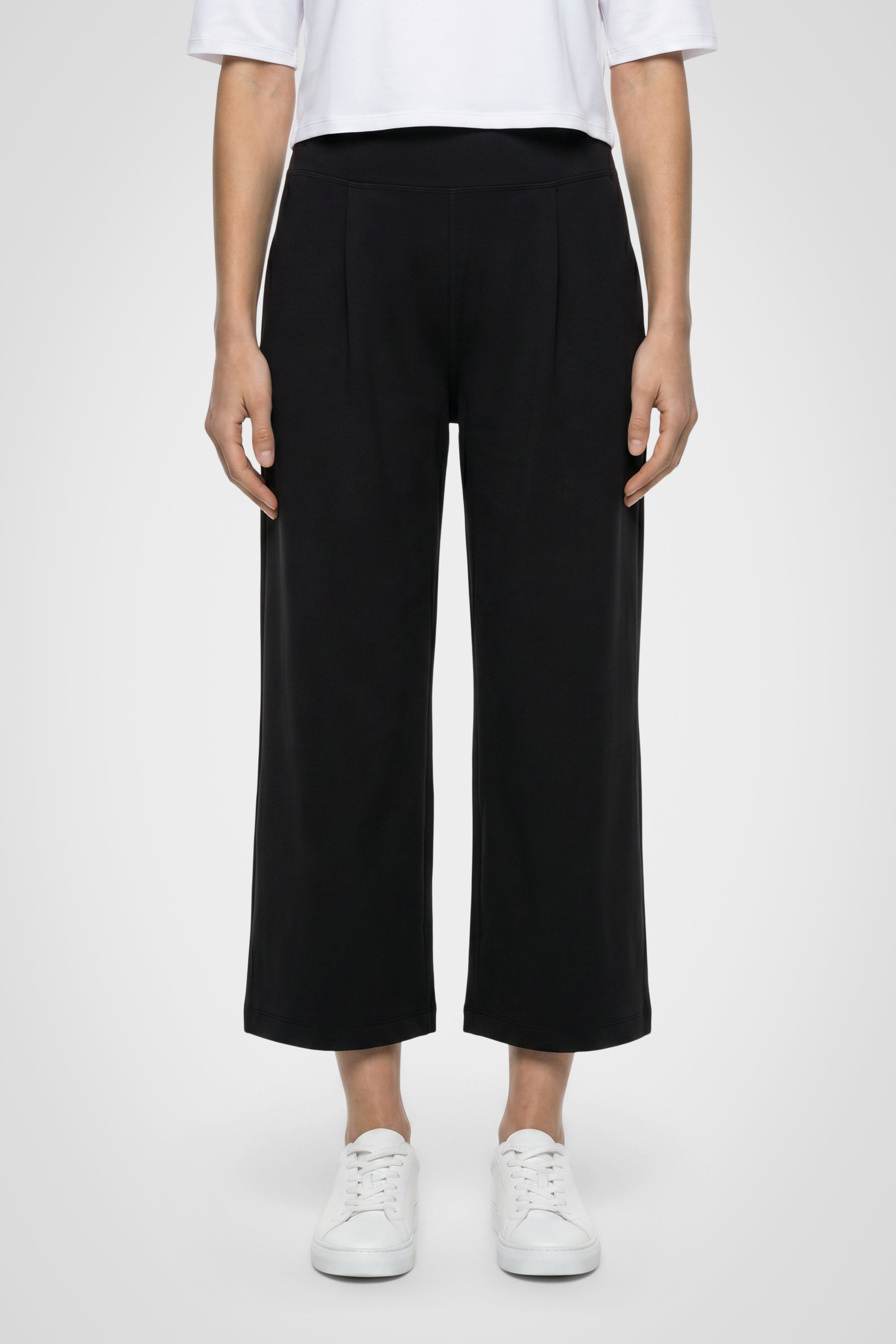 Avenza Pleated Capri