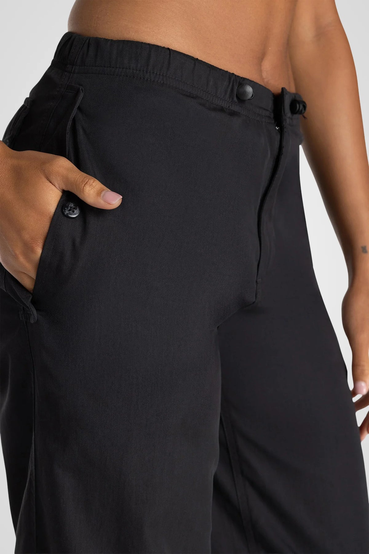 Dynamic parachute trousers