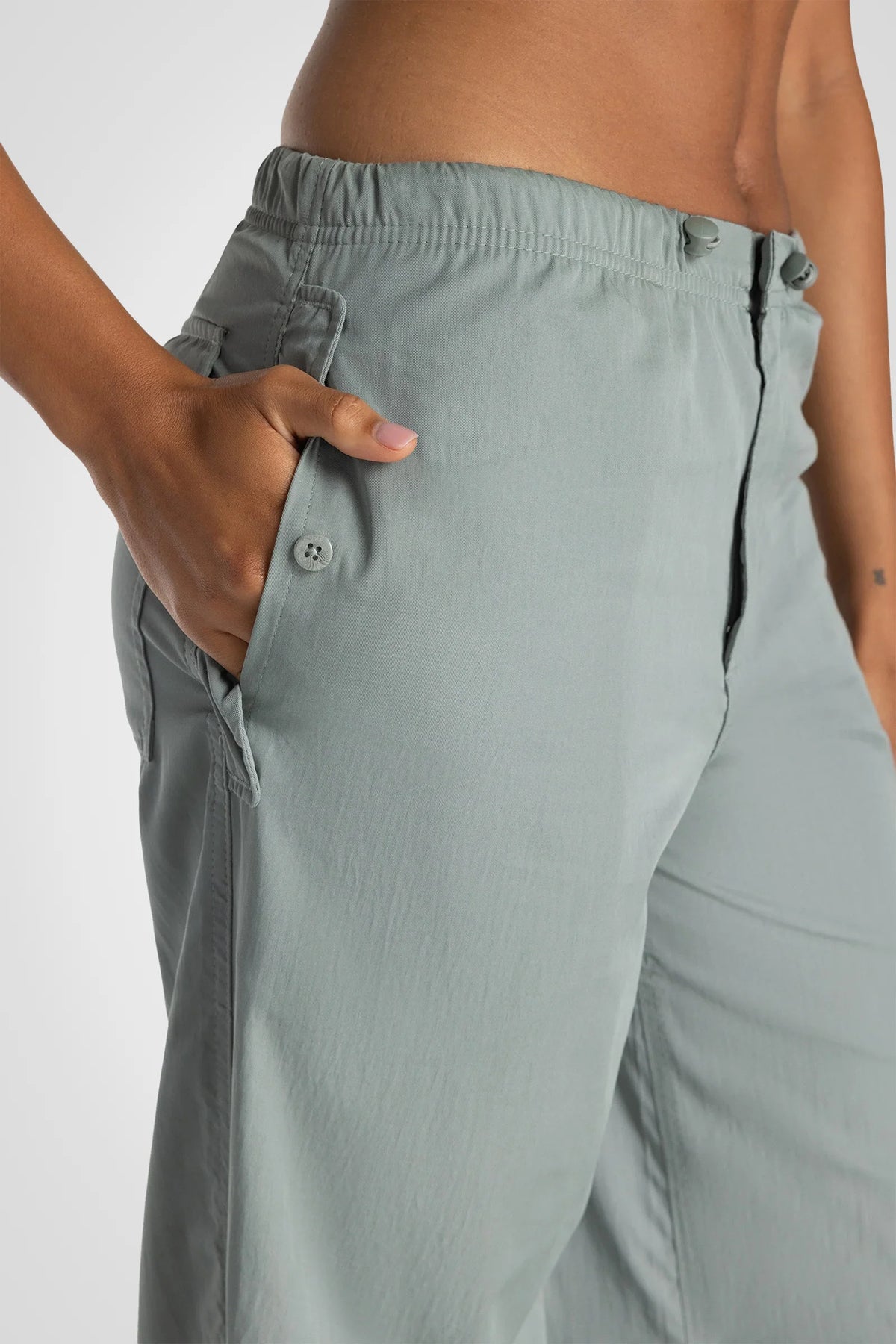 Dynamic parachute trousers