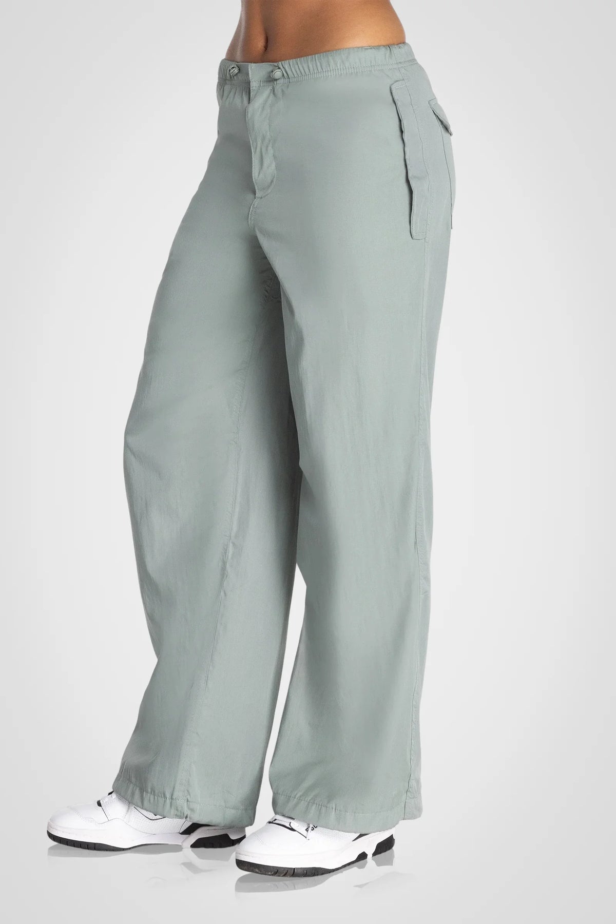 Dynamic parachute trousers