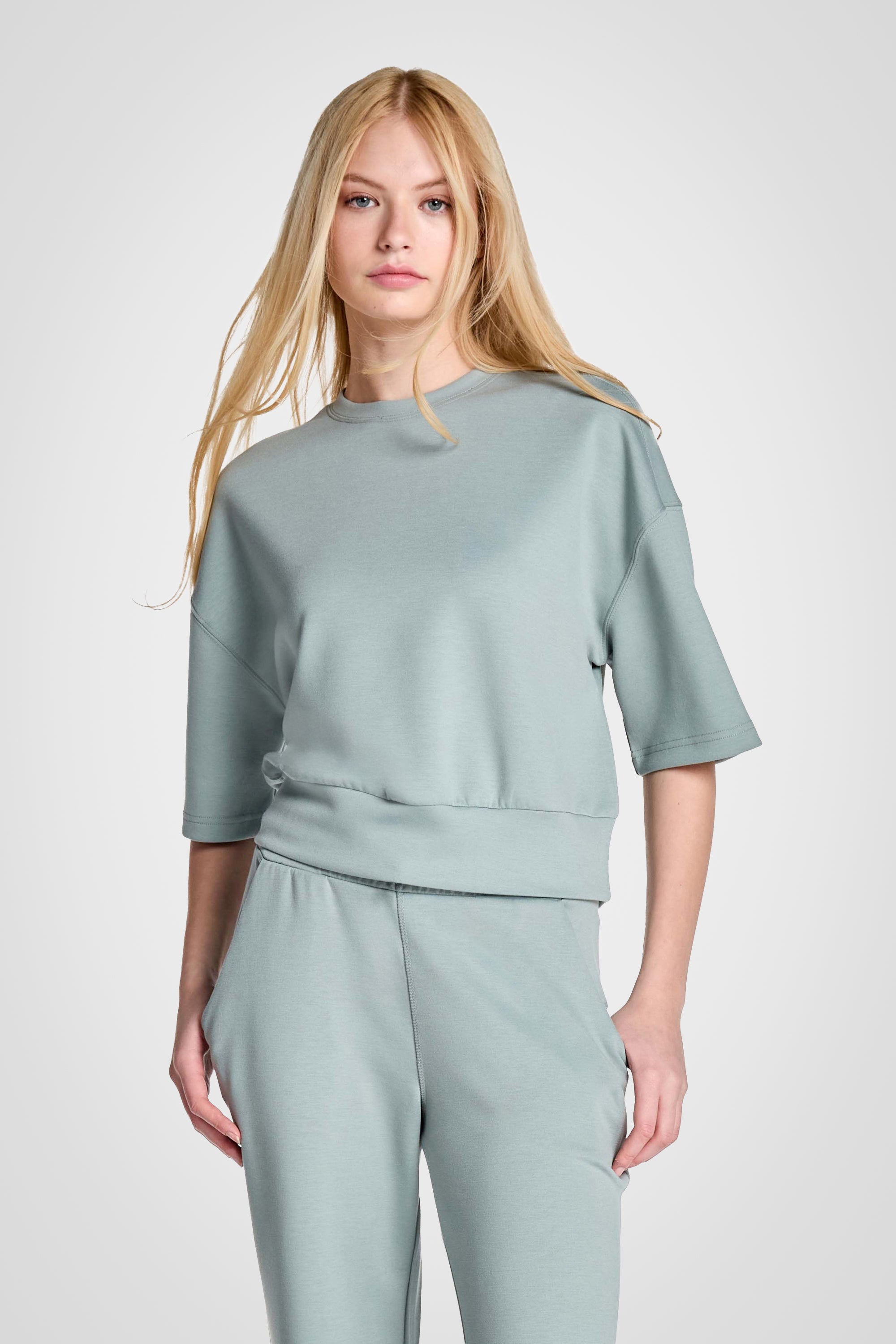 Stretch Knit Crew Neck Short Sleeve Top