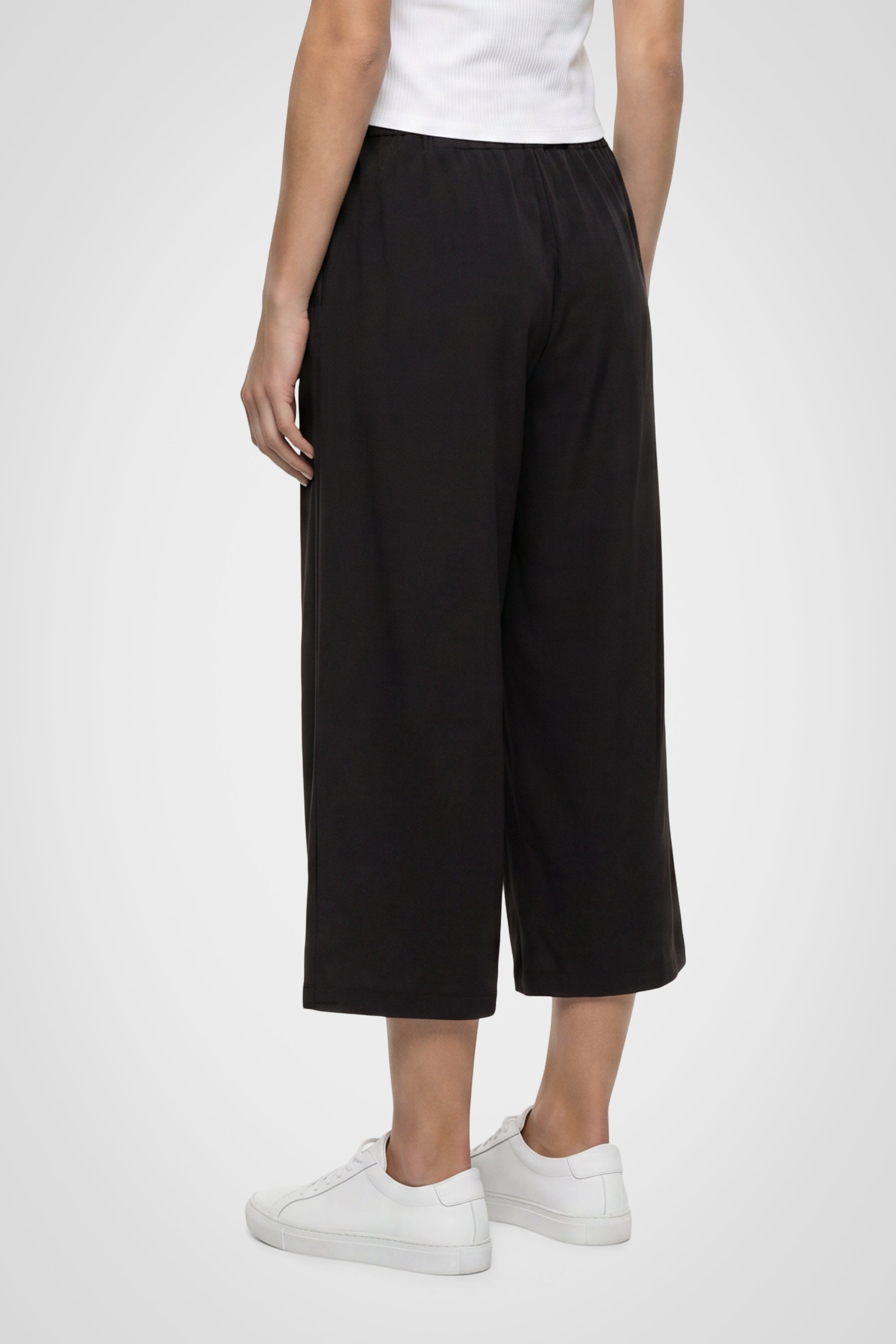 BreezeFlow Wide Leg Capri