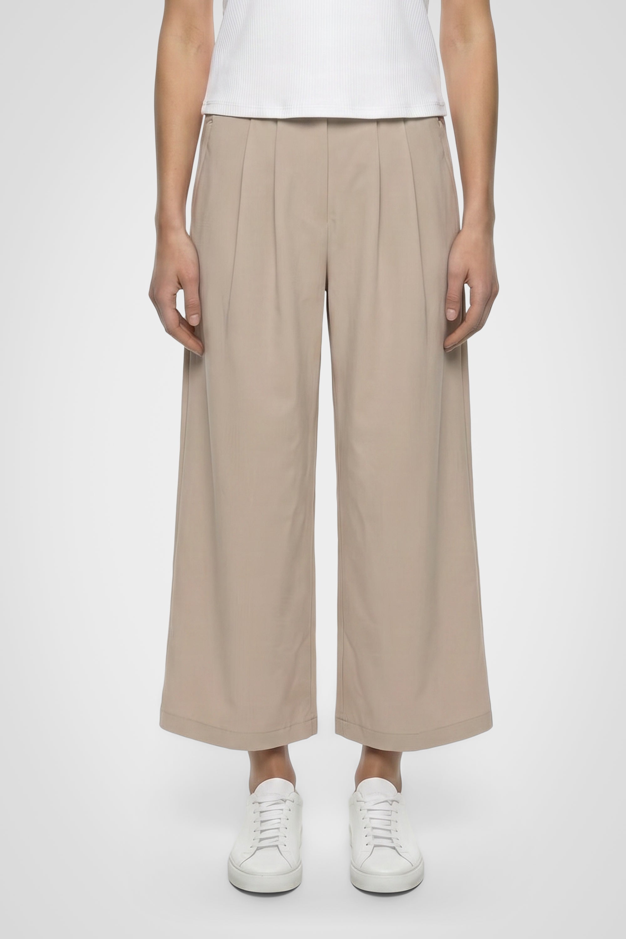 BreezeFlow Wide Leg Capri